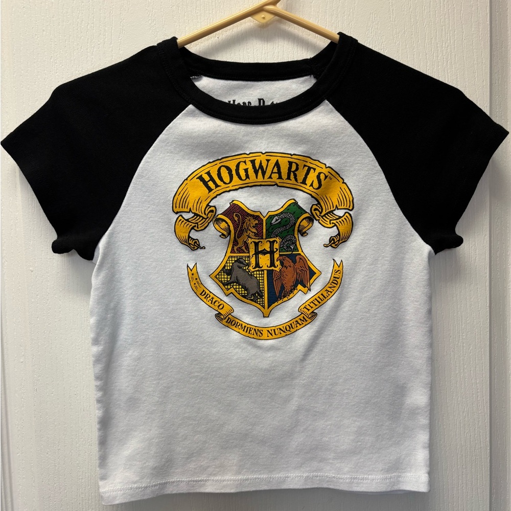 Women’s Size Medium Harry Potter Hogwart’s Crop Top